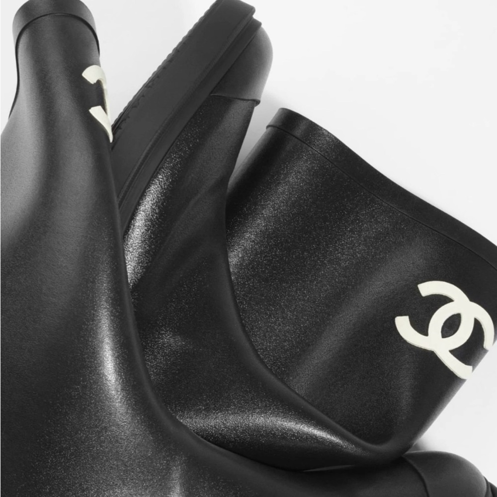 CHANEL Black and White Logo Knee-High Boots - Picture 5 of 7